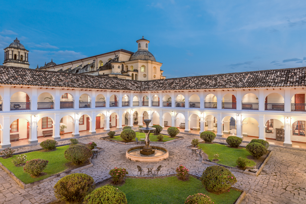 Patio Central — Hotel Dann Monasterio (Popayan, Colombia) Patio Central — Hotel Dann Monasterio (Popayan, Colombia)